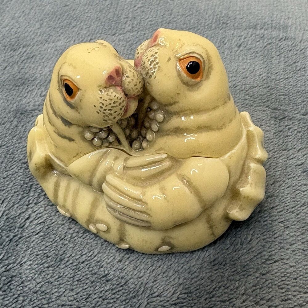 Harmony Kingdom Walrus Love Trinket Box Ivory Marble Resin